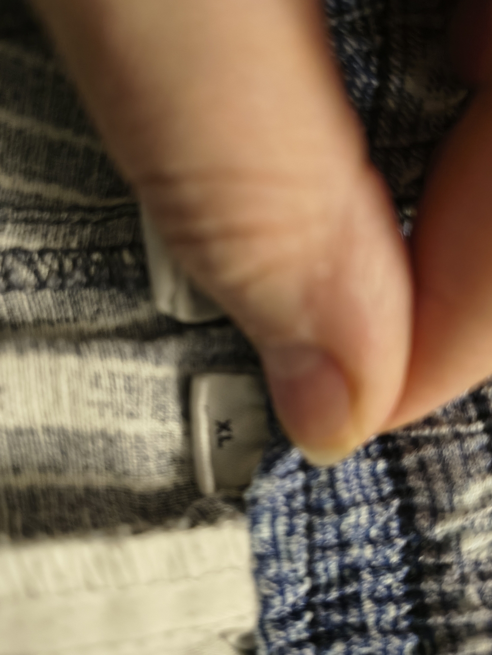 GAP XL Woman's Blue and White Patterned Shorts - Picture 5 of 5